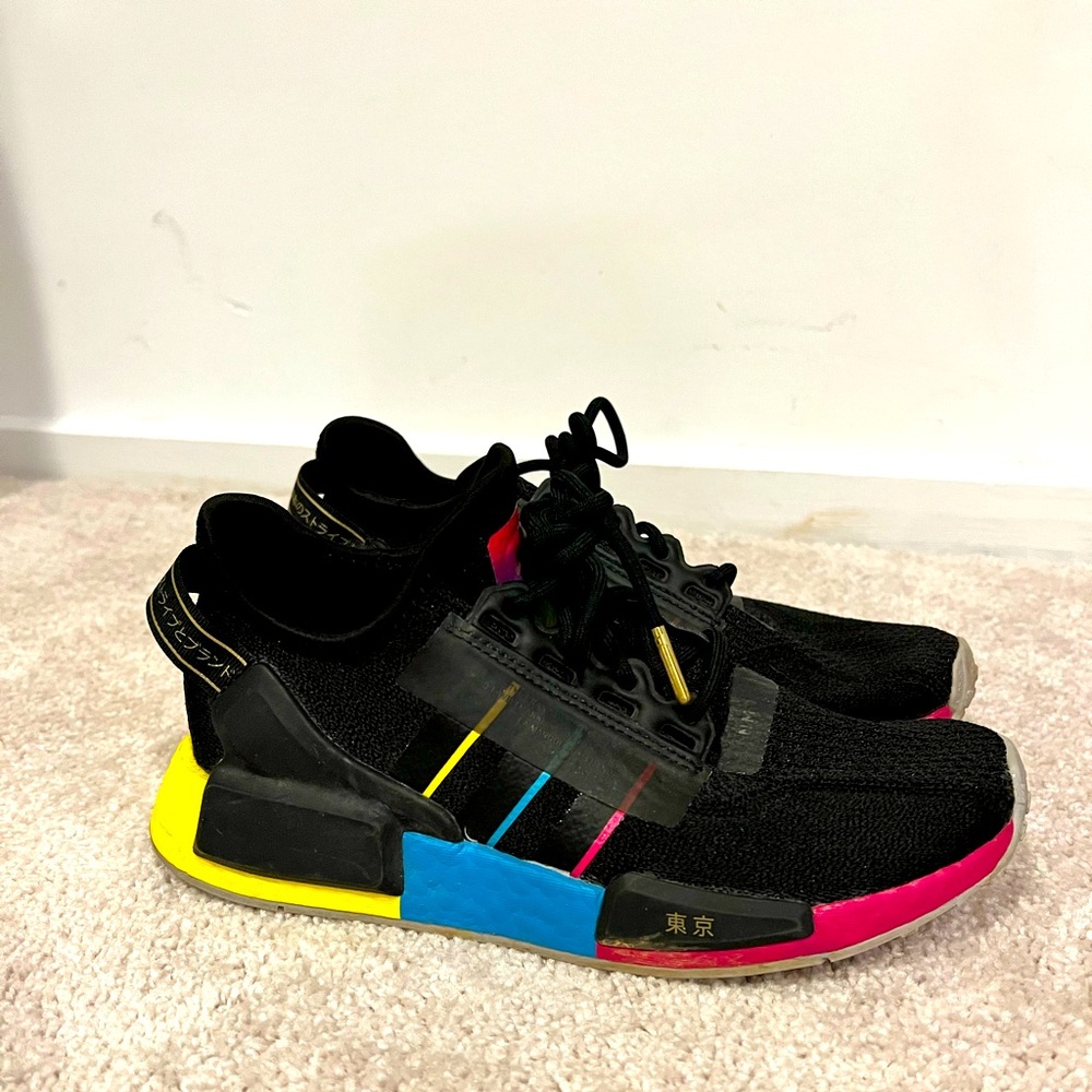 Beautiful tennis shoes, my daughter only wore them a couple of times.